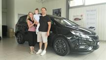Familie Yildiz mit ihrem Opel Zafira